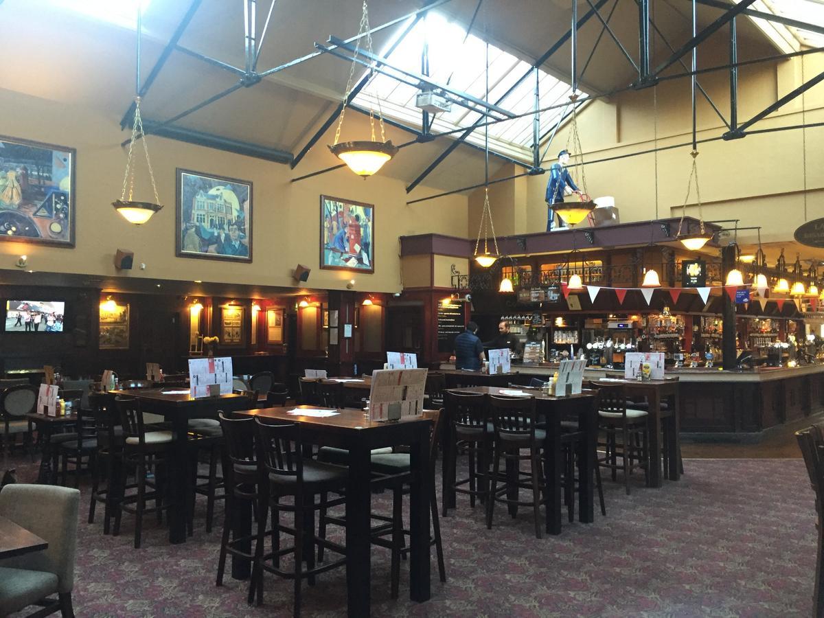 The Last Post Wetherspoon Hotel 사우스엔드온시 외부 사진